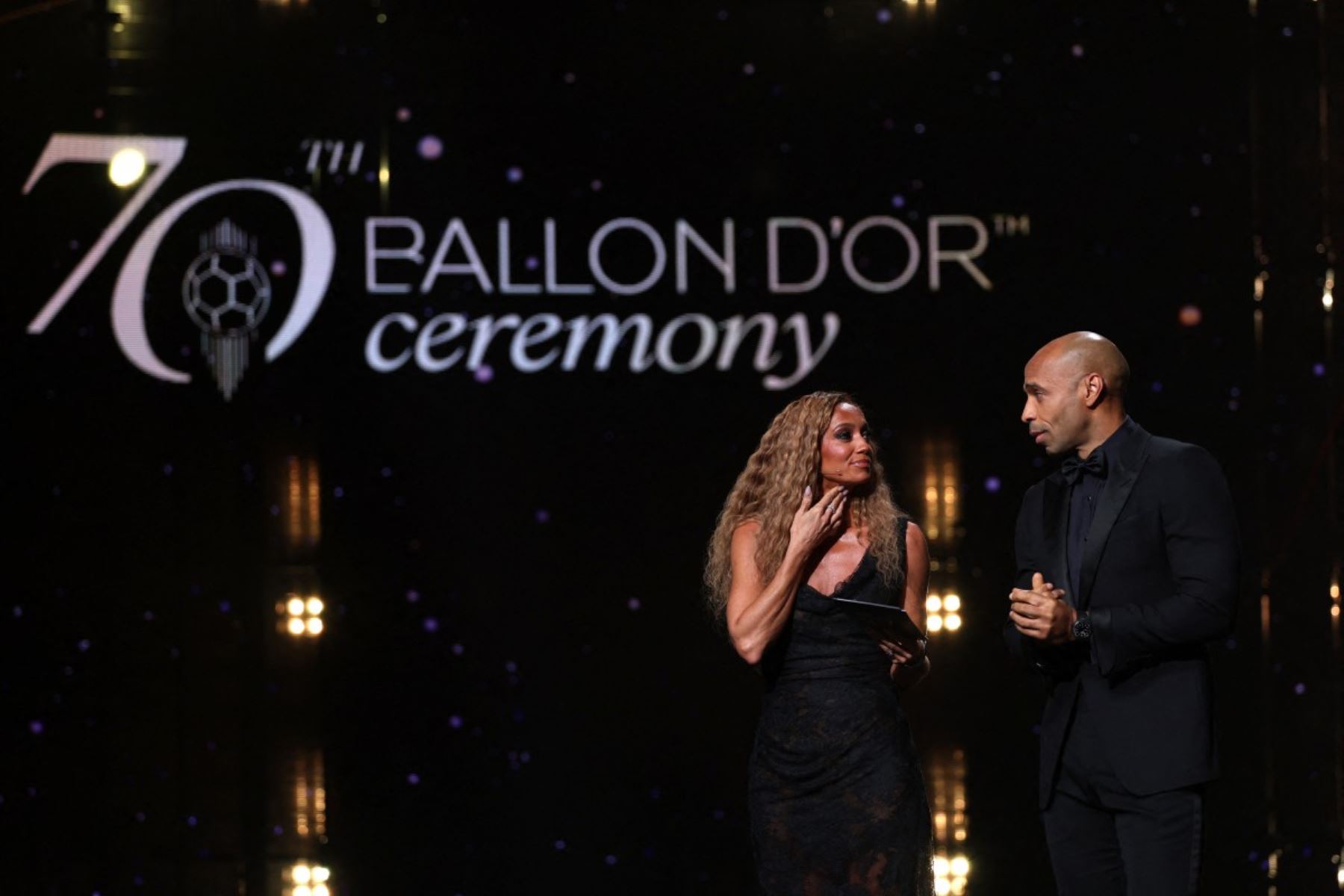Alexia Putellas conquistó el Balón de Oro femenino 2026 y sumó su tercer galardón individual, después de los obtenidos en 2021 y 2022. La futbolista española del Barcelona fue una de las protagonistas de la ceremonia celebrada en Londres. Foto: AFP