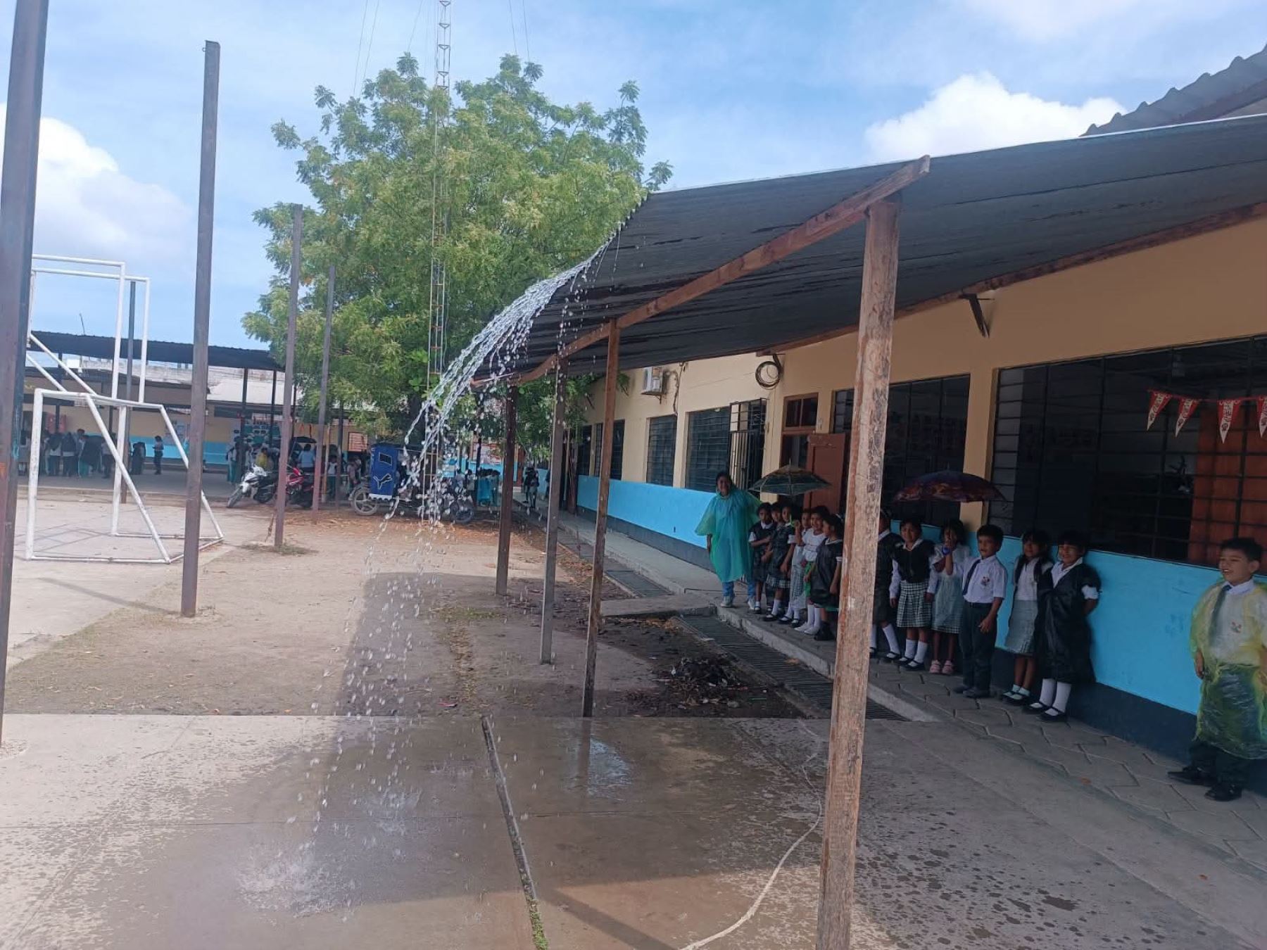 Lluvia de fuerte intensidad en Tumbes obliga a suspender clases presenciales en Zarumilla