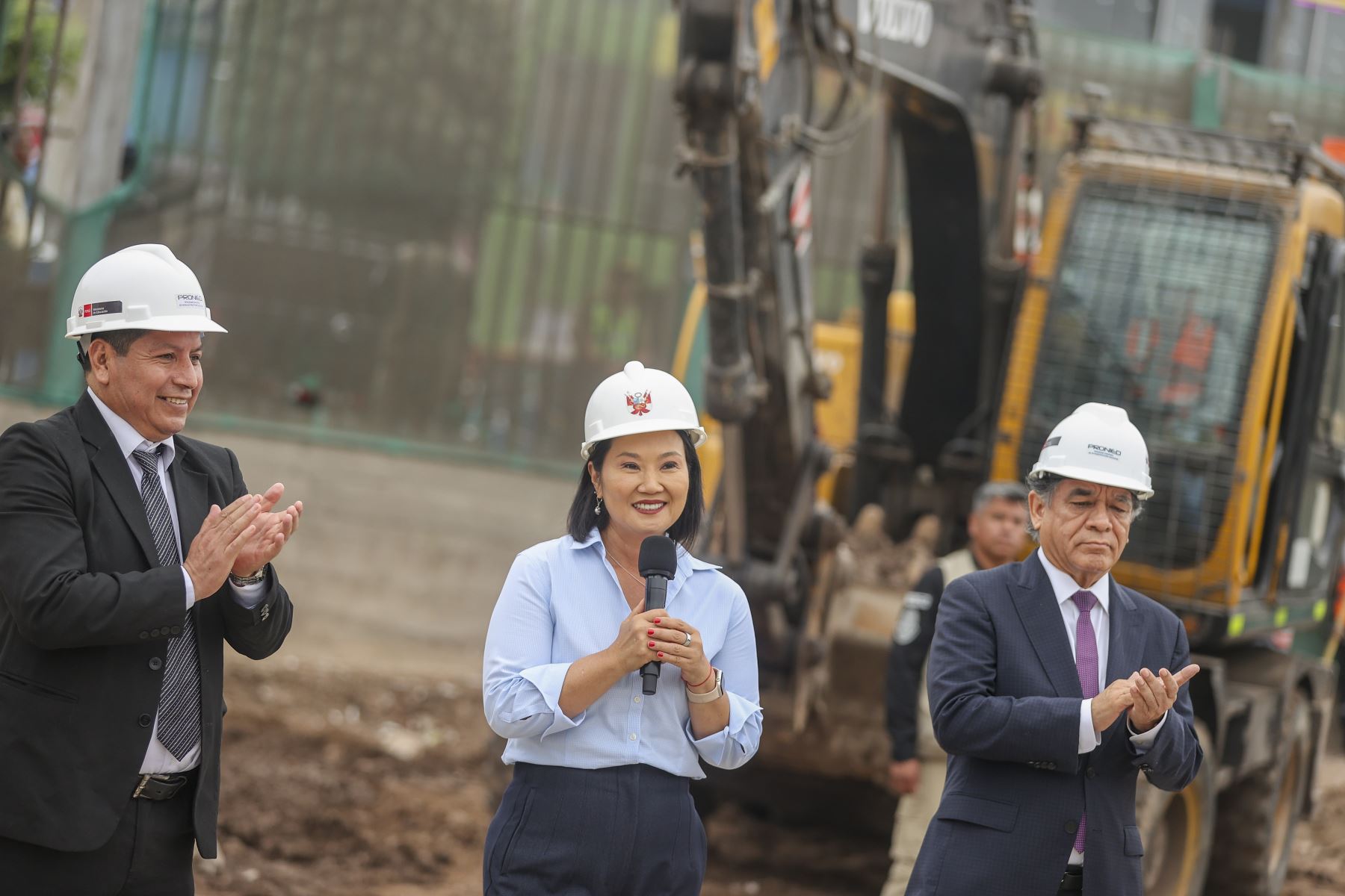 Lima - 27 octubre 2026. La presidenta de la república, Keiko Fujimori, participa en la ceremonia de colocación de la primera piedra para la construcción de la Institución Educativa N.° 1211 José María Arguedas Altamirano, en Santa Anita. La obra, que demandará una inversión cercana a los S/ 20 millones, beneficiará a más de 800 estudiantes de primaria y secundaria, tras 14 años de espera. 
Foto: ANDINA/Andrés Valle