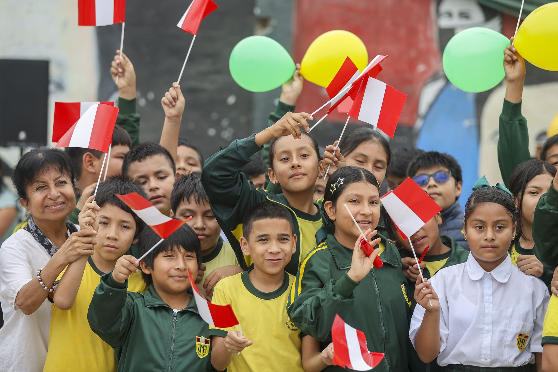Lima - 27 octubre 2026. La presidenta de la república, Keiko Fujimori, participa en la ceremonia de colocación de la primera piedra para la construcción de la Institución Educativa N.° 1211 José María Arguedas Altamirano, en Santa Anita. La obra, que demandará una inversión cercana a los S/ 20 millones, beneficiará a más de 800 estudiantes de primaria y secundaria, tras 14 años de espera. 
Foto: ANDINA/Andrés Valle