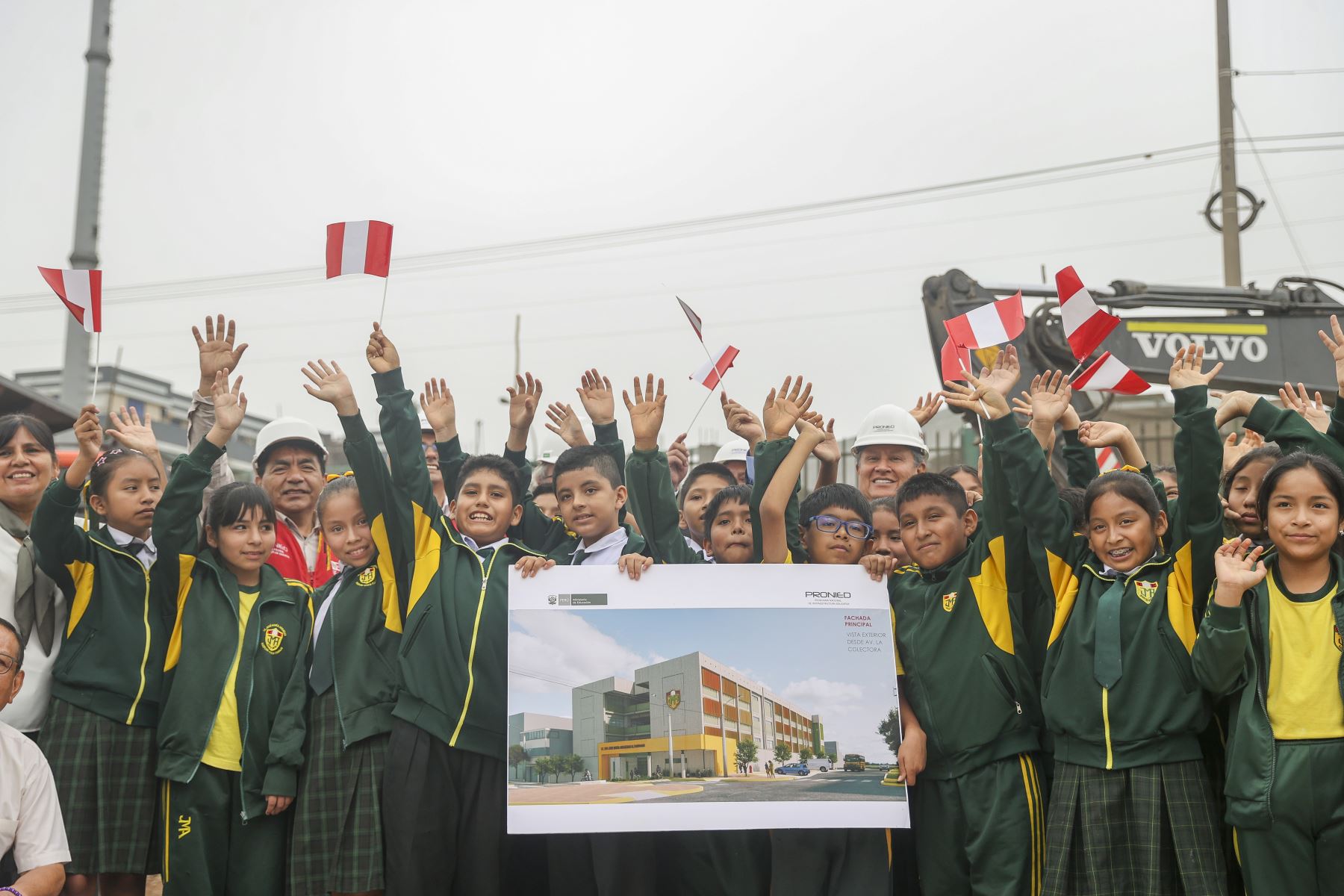 Lima - 27 octubre 2026. La presidenta de la república, Keiko Fujimori, participa en la ceremonia de colocación de la primera piedra para la construcción de la Institución Educativa N.° 1211 José María Arguedas Altamirano, en Santa Anita. La obra, que demandará una inversión cercana a los S/ 20 millones, beneficiará a más de 800 estudiantes de primaria y secundaria, tras 14 años de espera. 
Foto: ANDINA/Andrés Valle