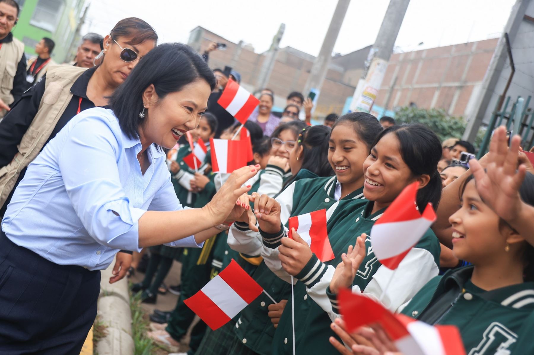 Presidenta Keiko Fujimori coloca primera piedra de nuevo colegio José María Arguedas en Santa Anita. Foto: ANDINA/Prensa Presidencia