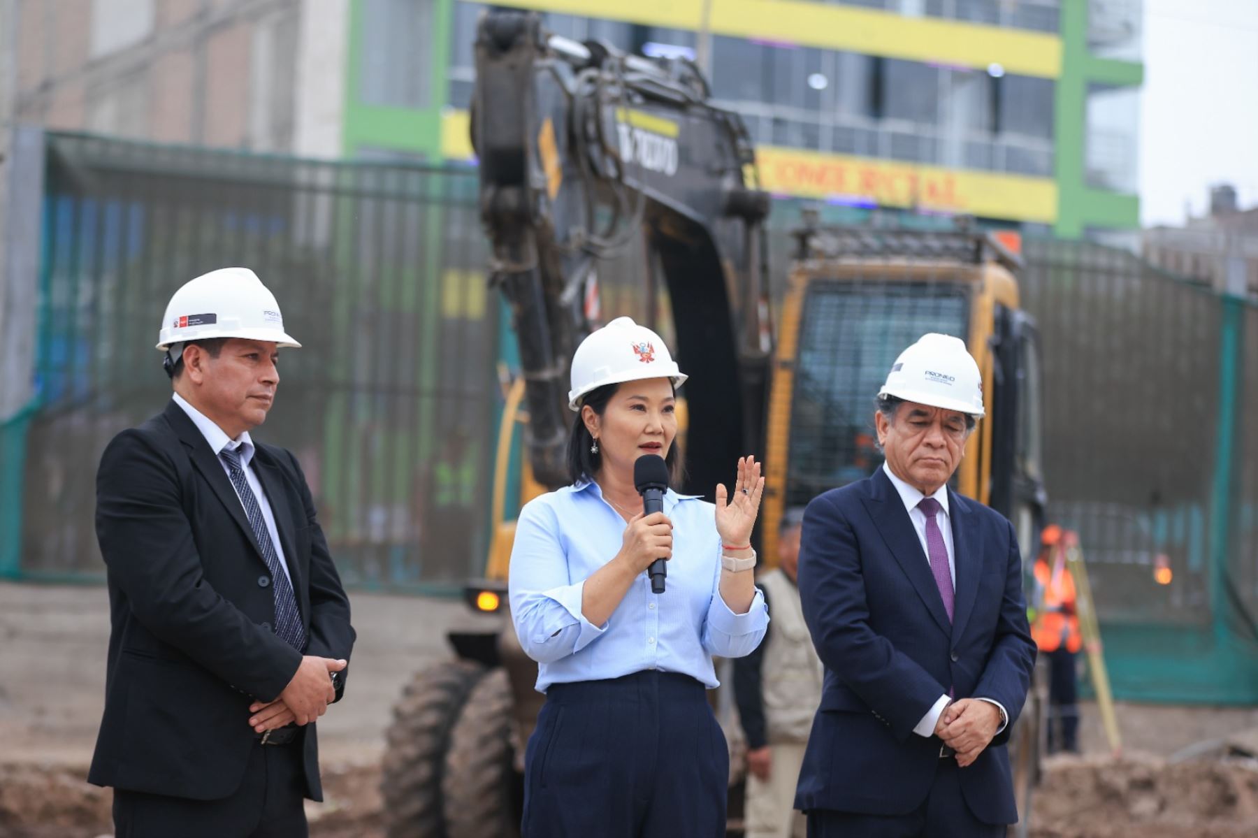 Presidenta Keiko Fujimori coloca primera piedra de nuevo colegio José María Arguedas en Santa Anita. Foto: ANDINA/Prensa Presidencia
