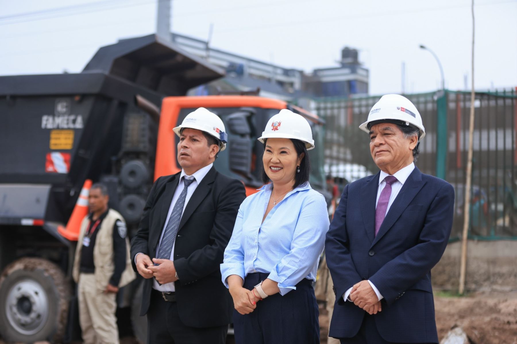 Presidenta Keiko Fujimori coloca primera piedra de nuevo colegio José María Arguedas en Santa Anita. Foto: ANDINA/Prensa Presidencia