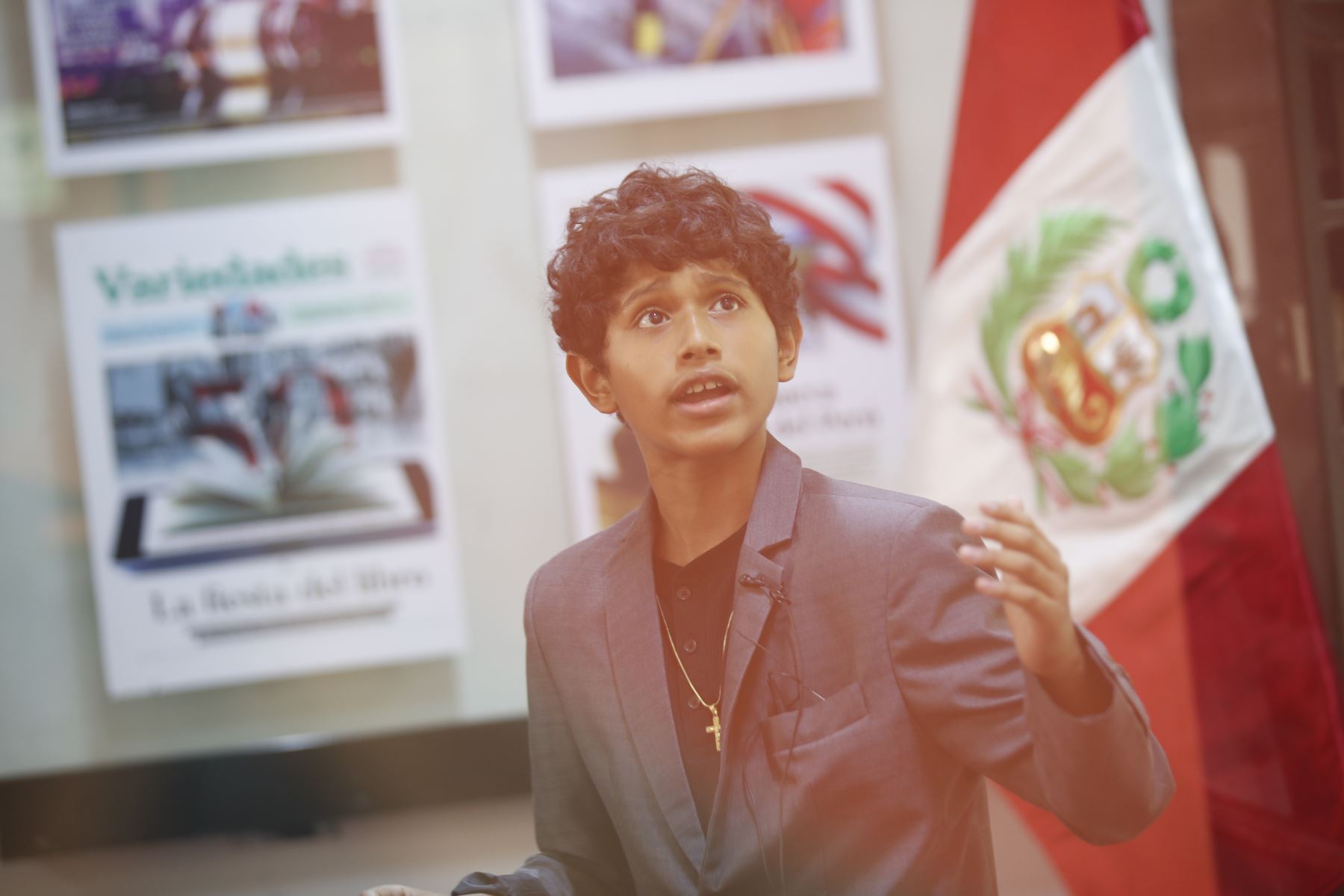 Escolares de distintos colegios de Lima y regiones fueron reconocidos en un concurso de poesía y declamación inspirado en el bicentenario del diario oficial El Peruano y a su importante rol en la preservación de la memoria histórica, así como en la difusión de información legal, noticiosa y de interés público.
Photo: ANDINA/Ricardo Cuba