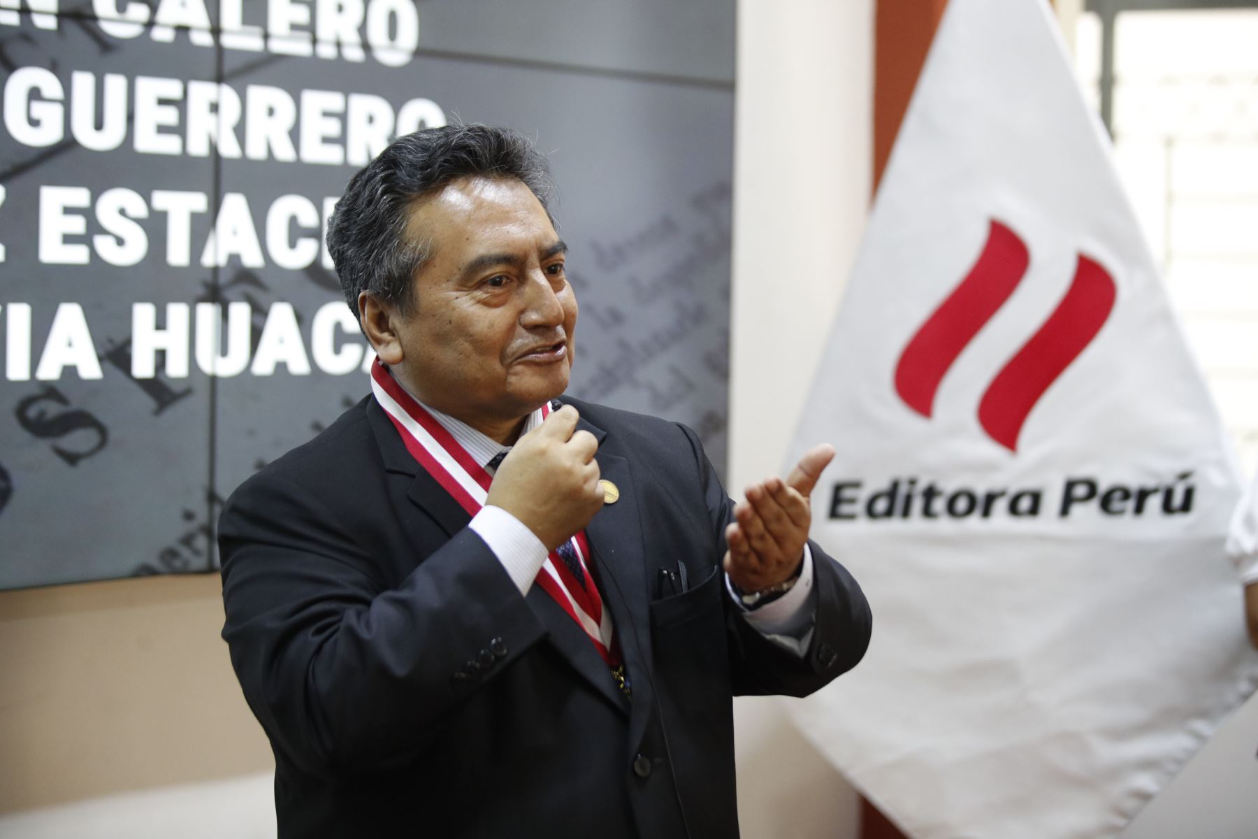 Escolares de distintos colegios de Lima y regiones fueron reconocidos en un concurso de poesía y declamación inspirado en el bicentenario del diario oficial El Peruano y a su importante rol en la preservación de la memoria histórica, así como en la difusión de información legal, noticiosa y de interés público.
Photo: ANDINA/Ricardo Cuba
