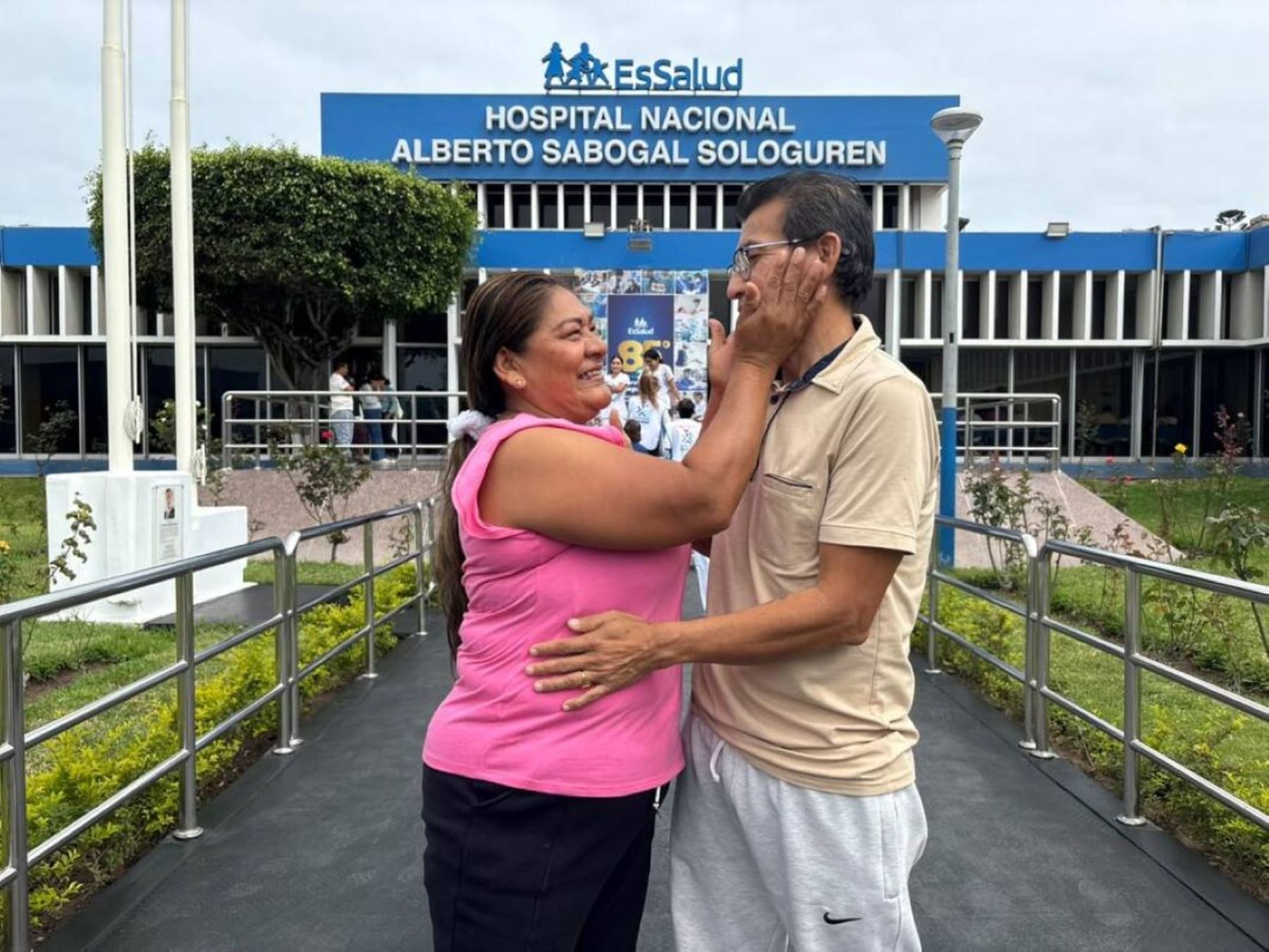 EsSalud salva la vida de paciente cuyo riñón almacenaba 5 litros de orina