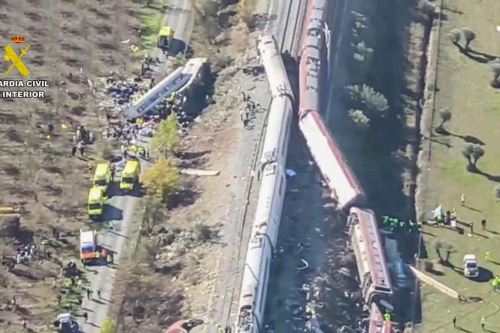 Tragedia en España: al menos 30 muertos tras choque de dos trenes de alta velocidad en Toledo