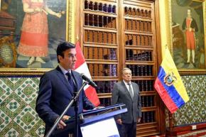 Minister of Foreign Affairs Carlos Espá bestowed the Order of the Sun of Peru—at the rank of Grand Cross—upon the Ambassador of the Republic of Ecuador to Peru, Galo Andrés Yépez Holguín. ANDINA/Distribution.