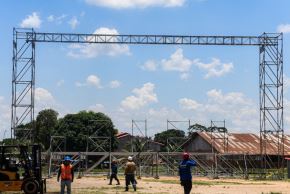 Una comitiva del Vaticano llegará a Pucallpa mañana 29 de octubre para inspeccionar los preparativos de la visita del papa León XIV, prevista para el 15 de noviembre. La supervisión incluirá el escenario principal de La Videnita, ubicada en el distrito de Manantay, donde se esperan recibir a más de 100 mil fieles durante la misa del sumo pontífice. 