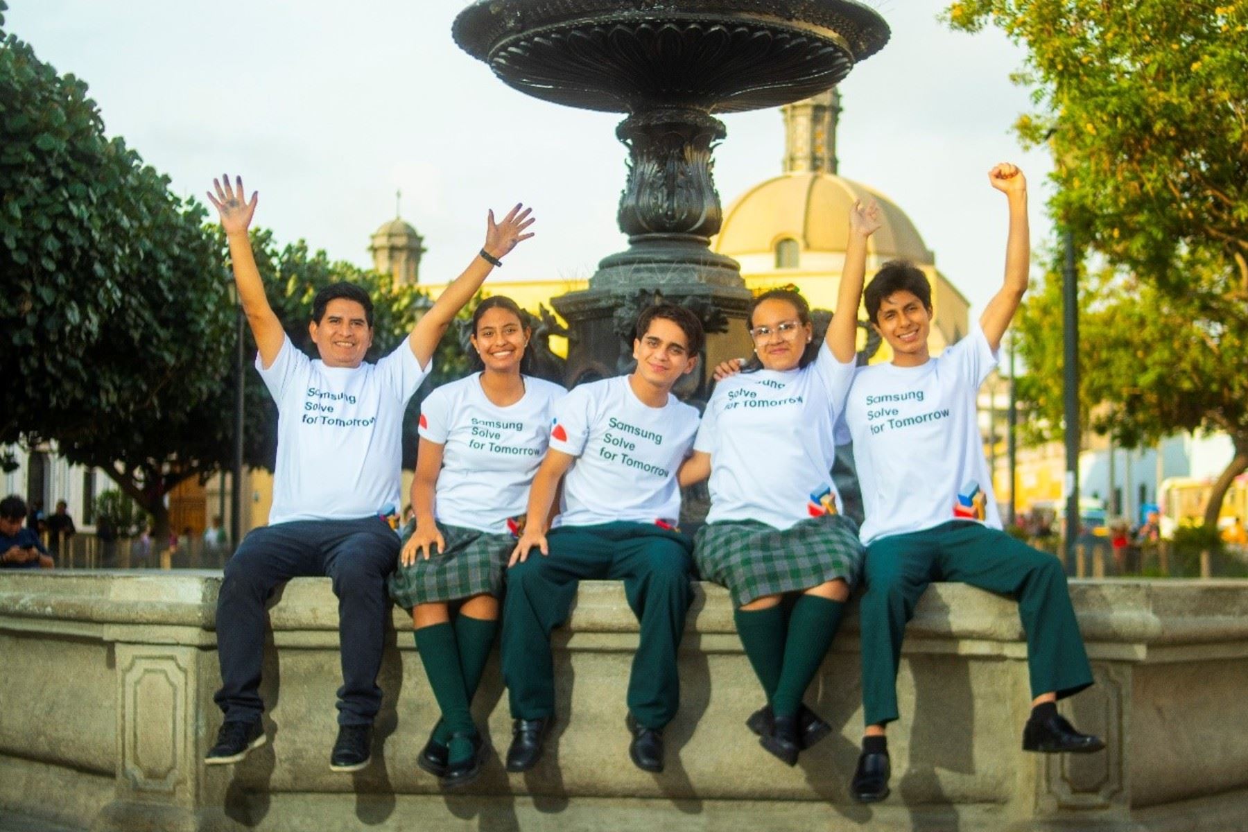 Conoce a los cinco equipos de escolares finalistas en concurso de innovación tecnológica