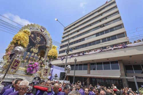 Trabajadores de Editora Perú rinden homenaje al Señor de los Milagros