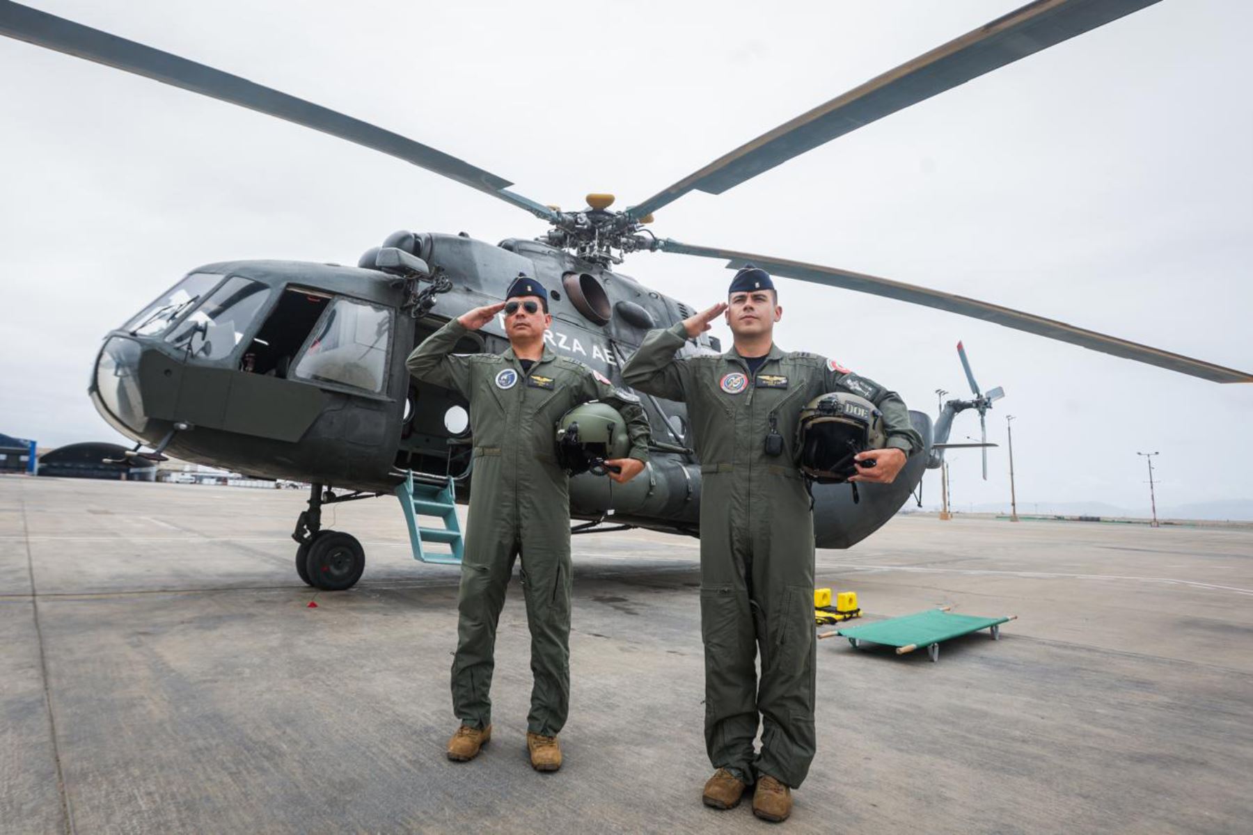 Mindef presenta el "Papacóptero FAP", helicóptero que trasladará al papa León XIV