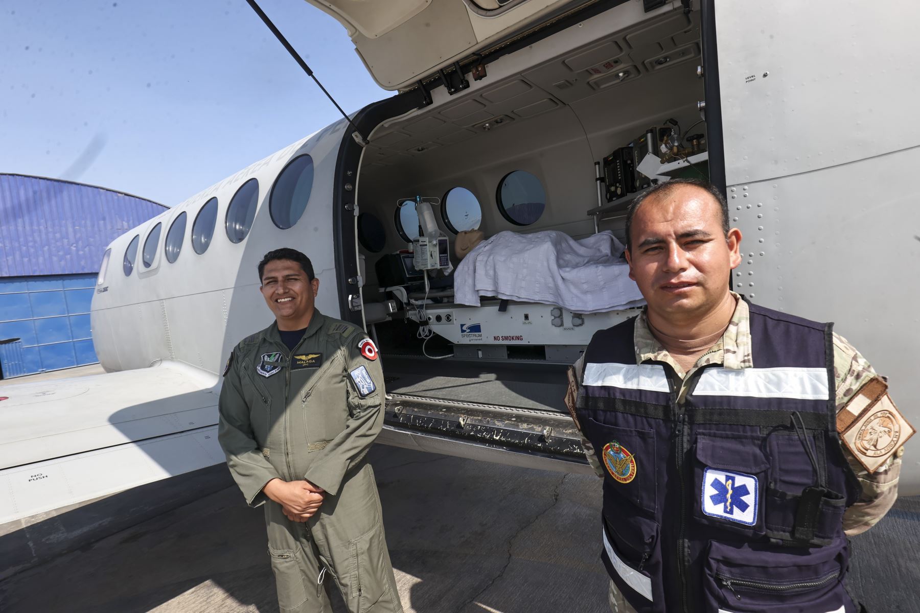 Mayor Vehal Málaga, piloto del avión ambulancia Beachkraft Kingair 360 que seguirá el recorrido del Papa por las distintas regiones y permanecerá en alerta en regiones como Chiclayo o Lima para una evacuación rápida en caso de emergencia.

Foto:ANDINA / Juan Carlos Guzmán Negrini