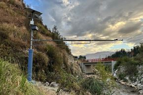 Las cámaras y los sensores del sistema de monitoreo permiten detectar de inmediato el flujo de agua y medir su velocidad dependiendo de la distancia entre el sistema y el área urbana. Foto: IGP