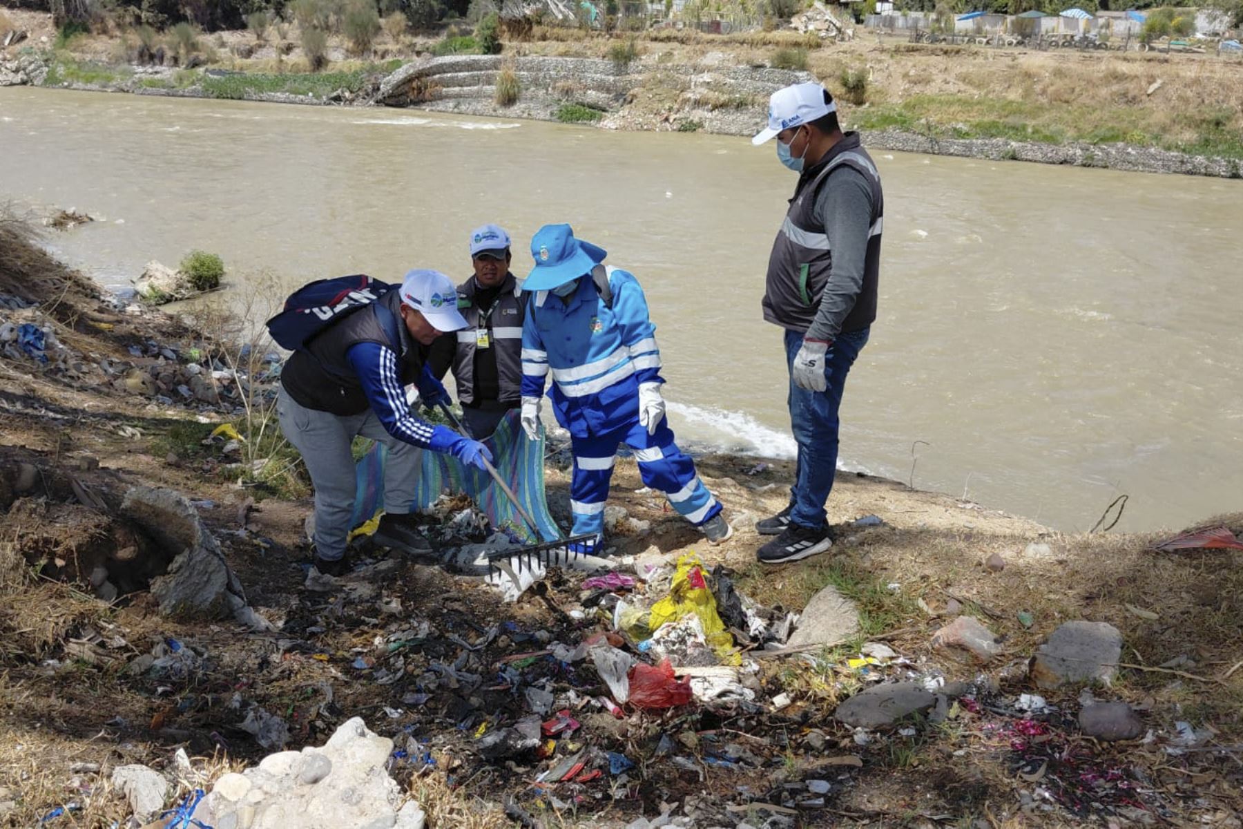 Junín: retiran más de 8 toneladas de residuos de la faja marginal del río Mantaro