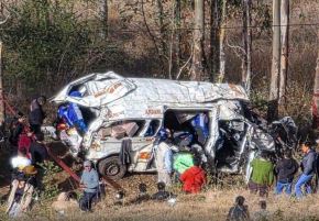Despiste de una camioneta que transportaba pasajeros en la ruta Andahuaylas - Abancay, dejó seis personas fallecidas y diez heridas, informó la Policía Nacional.