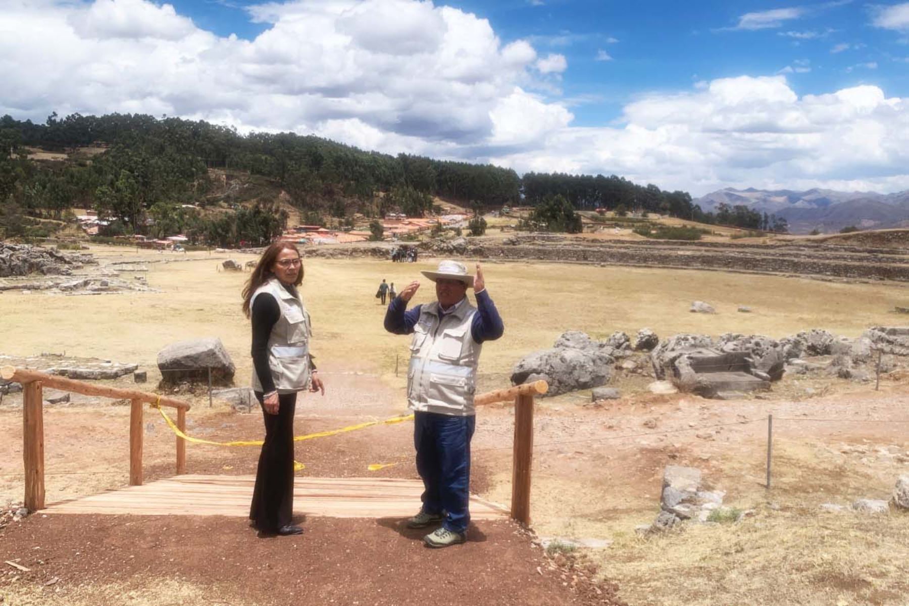 Cusco: supervisan trabajos de acondicionamiento para visita del Papa a Sacsayhuamán