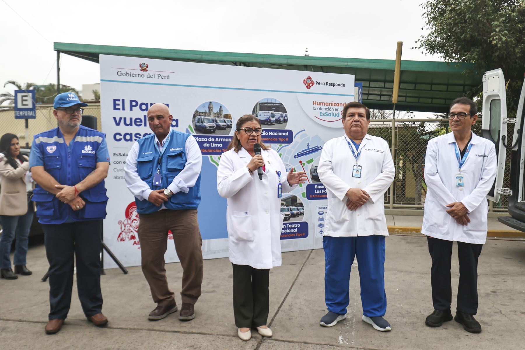 La presidenta de ESSALUD, Zulema Tomas, presentó el “Operativo Papa León”, un plan especial de respuesta sanitaria de movilizará ambulancias UCI móviles, puestos médicos y personal especializado para birndar atención oportuna ante posibles emergencias durante las actividades del pontifice.

Foto:ANDINA / Juan Carlos Guzmán Negrini