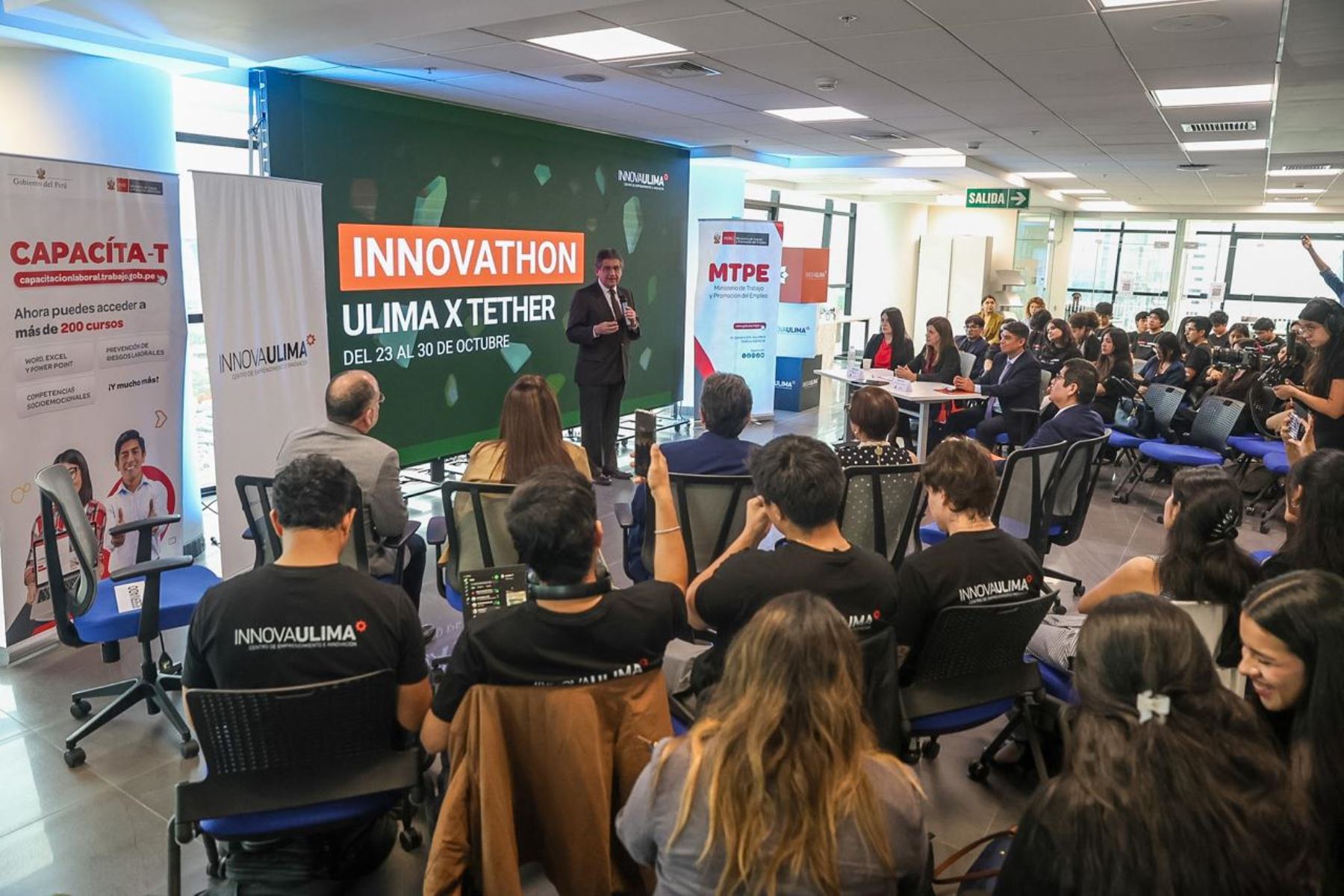 El ministro de Trabajo y Promoción del Empleo, Juan Sheput, participa en la premiación de la Innovathon ULima x Tether, concurso que reunió a estudiantes de la Universidad de Lima para desarrollar soluciones tecnológicas que faciliten la transición de las personas hacia nuevas oportunidades laborales. Foto: ANDINA/ Luis Iparraguirre