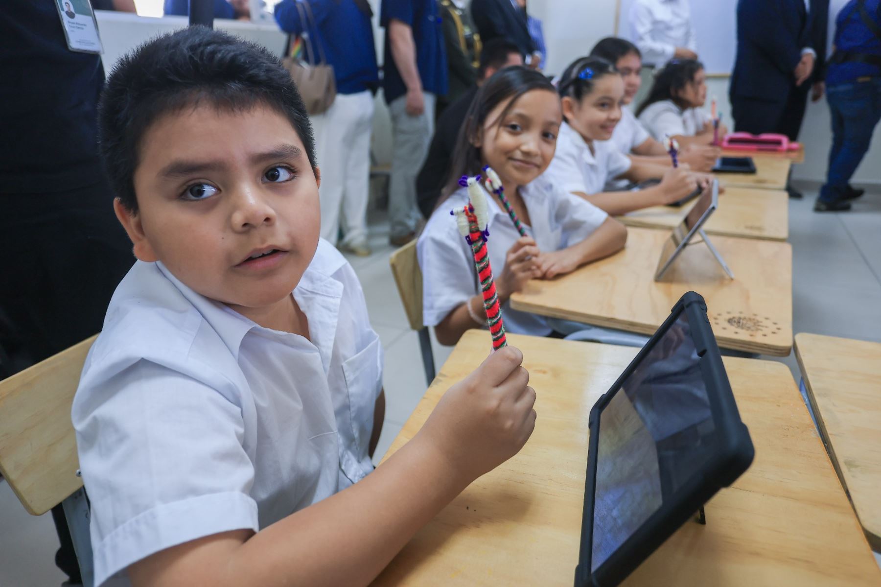 La presidenta de la república, Keiko Fujimori, visitó el Centro Escolar Marcelino García Flamenco, ubicado en la ciudad de Santa Tecla, El Salvador. Foto: ANDINA/Prensa Presidencia
