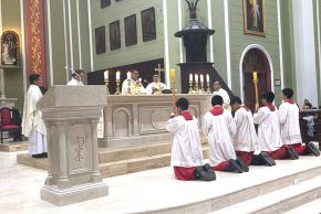 En una ceremonia especial, la Catedral de Chiclayo consagró su nuevo altar mayor y bendijo el ambón, como parte de los preparativos para recibir al papa León XIV en noviembre próximo. ANDINA/Difusión
