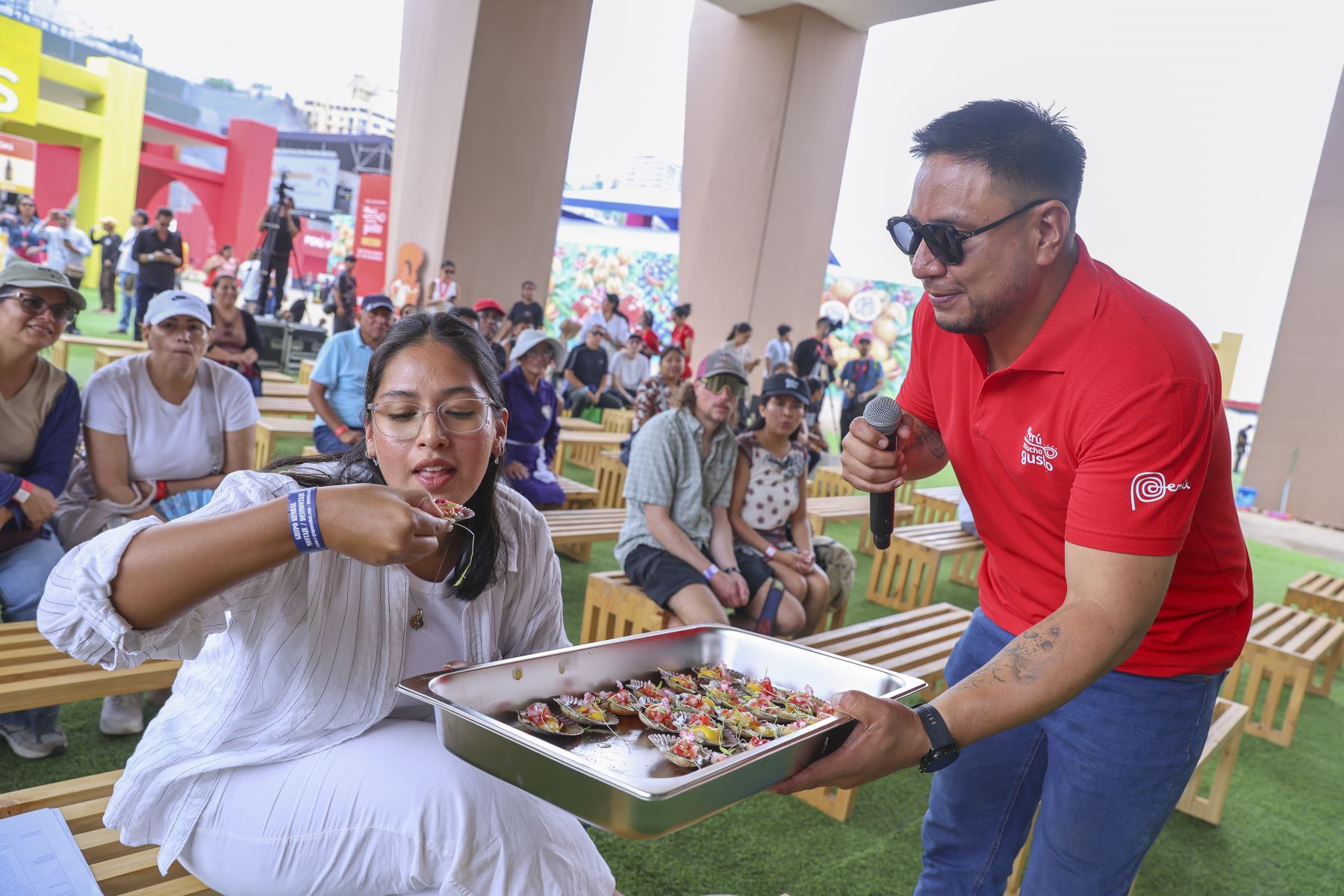 Lima - 30 octubre 2026. La feria gastronómica Perú, Mucho Gusto abre sus puertas desde hoy hasta el 1 de noviembre en la Costa Verde de Lima para recibir a miles de visitantes con una variada oferta de platos típicos, productos regionales y experiencias culinarias que destacan la riqueza y diversidad de la gastronomía peruana. Foto: ANDINA/Andrés Valle