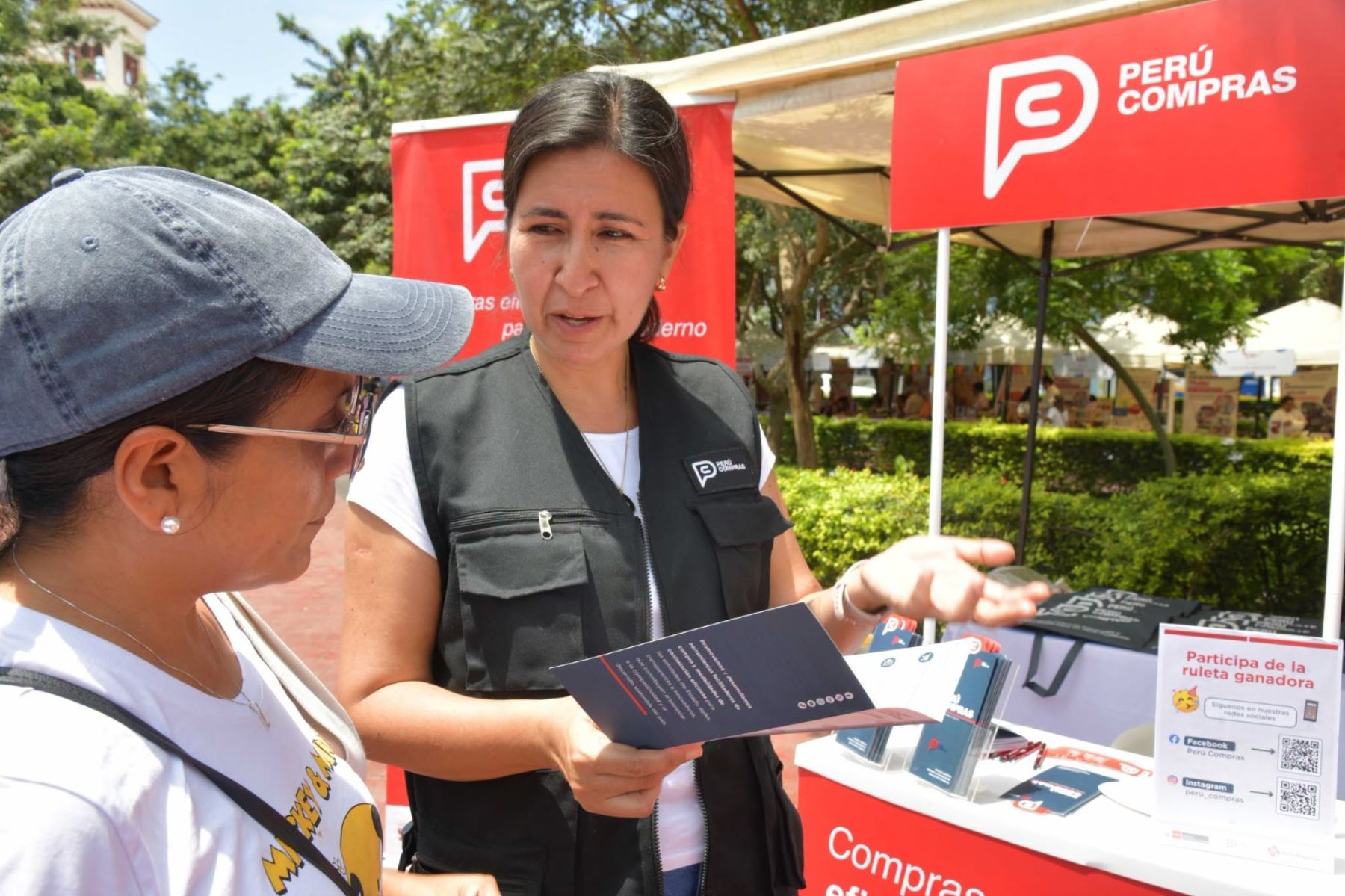 Difunden herramientas de compra pública a ciudadanos en feria Perú Incluye