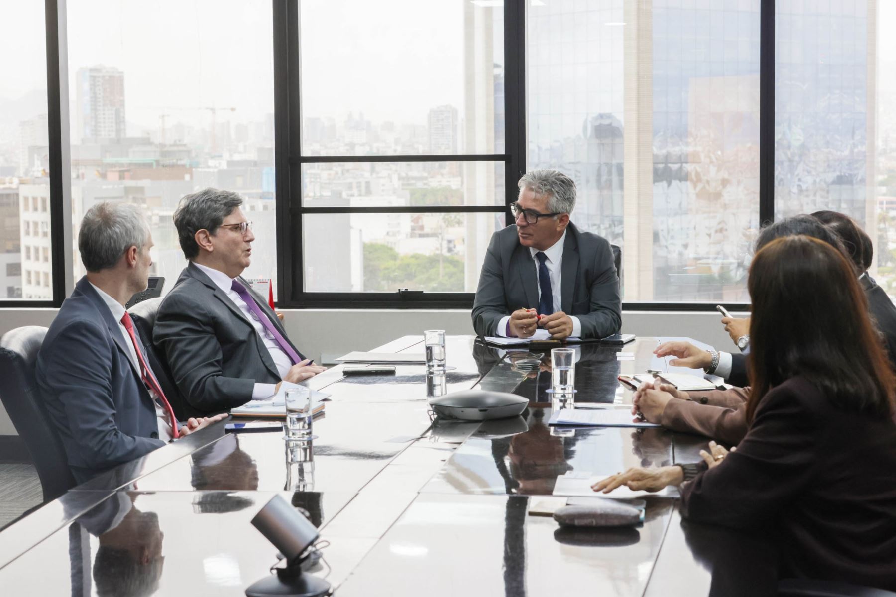 Perú y Argentina evalúan cooperación en vivienda, agua y saneamiento