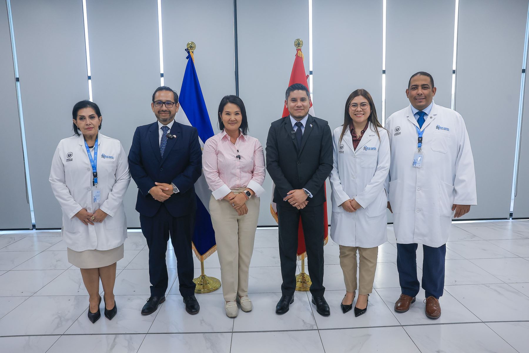 Presidenta Keiko Fujimori visitó el Hospital Nacional Especializado Rosales para conocer modernización hospitalaria en El Salvador. Foto: ANDINA/Prensa Presidencia