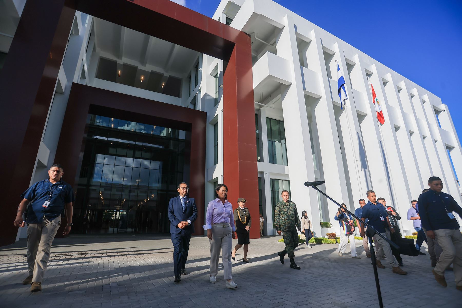 Presidenta Keiko Fujimori visitó el Hospital Nacional Especializado Rosales para conocer modernización hospitalaria en El Salvador. Foto: ANDINA/Prensa Presidencia
