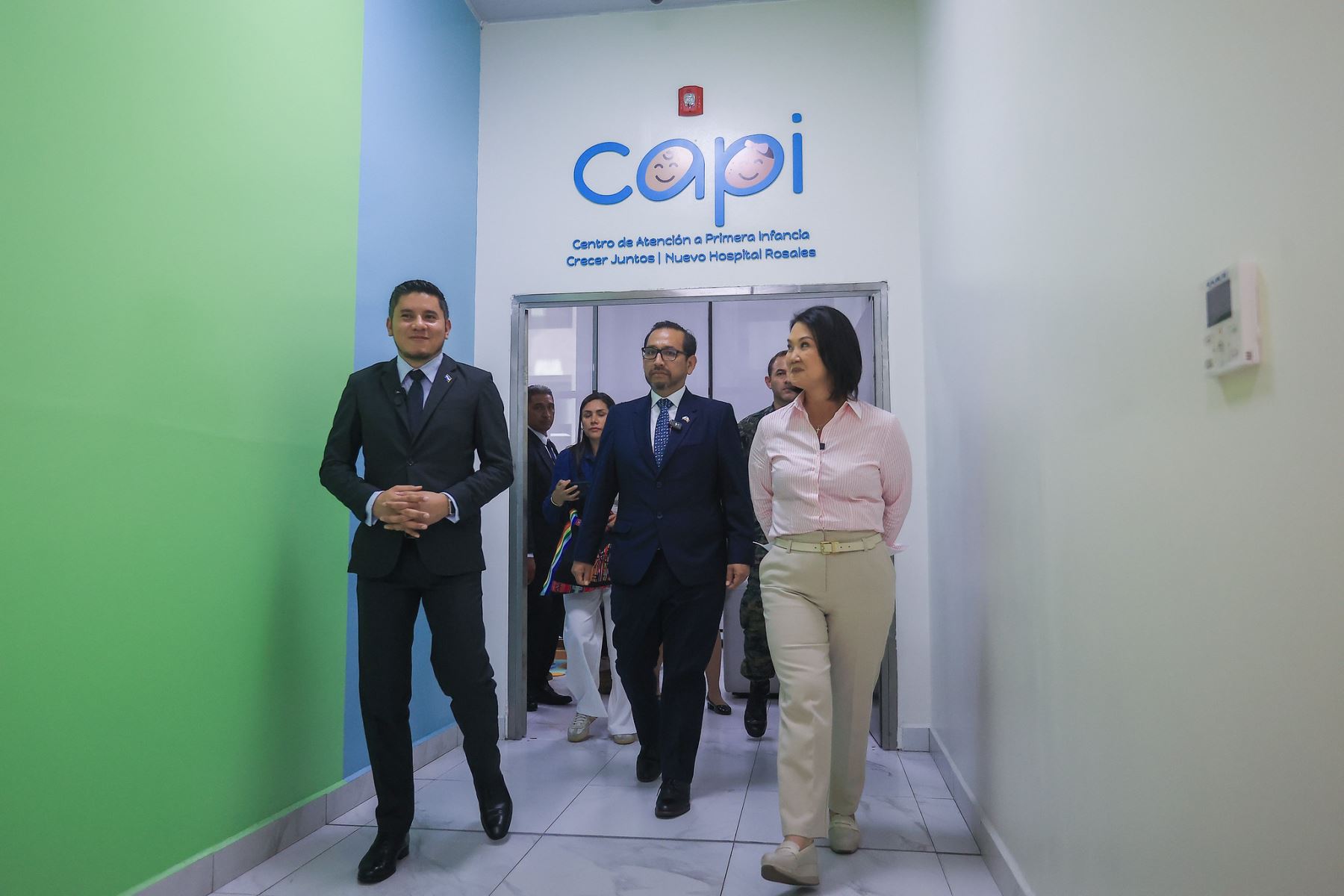 Presidenta Keiko Fujimori visitó el Hospital Nacional Especializado Rosales para conocer modernización hospitalaria en El Salvador. Foto: ANDINA/Prensa Presidencia