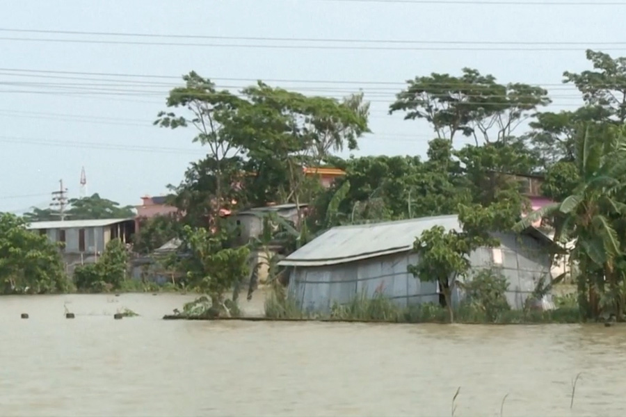 Inundaciones dejaron decenas de muertos en Bangladés e India