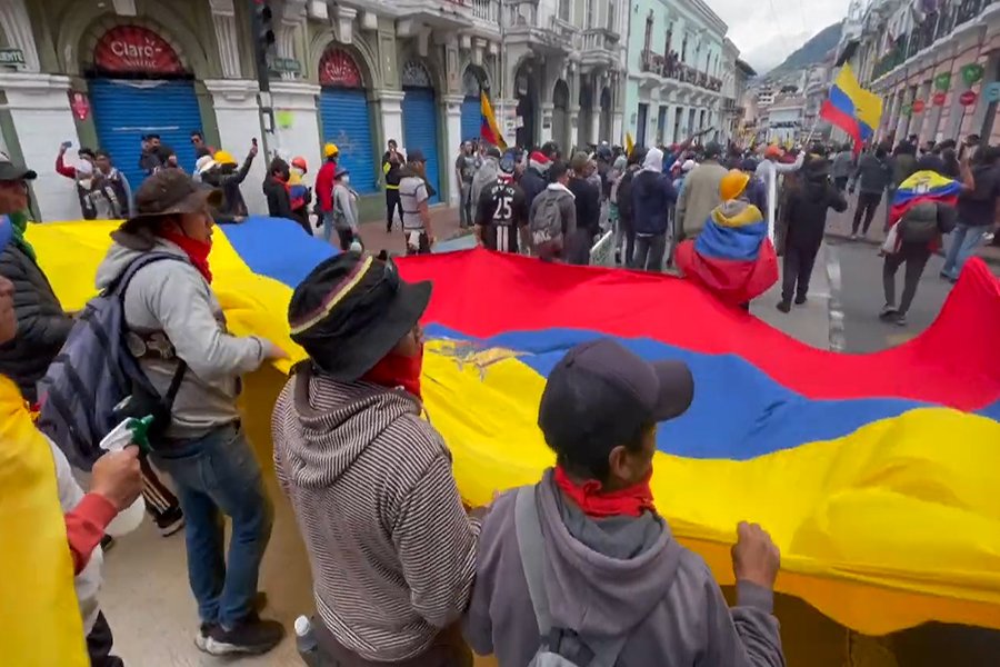 Indígenas y gobierno de Ecuador inician diálogos para desactivar protestas