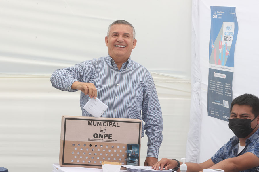 Elecciones 2022: candidato Daniel Urresti emitió su voto en La Molina