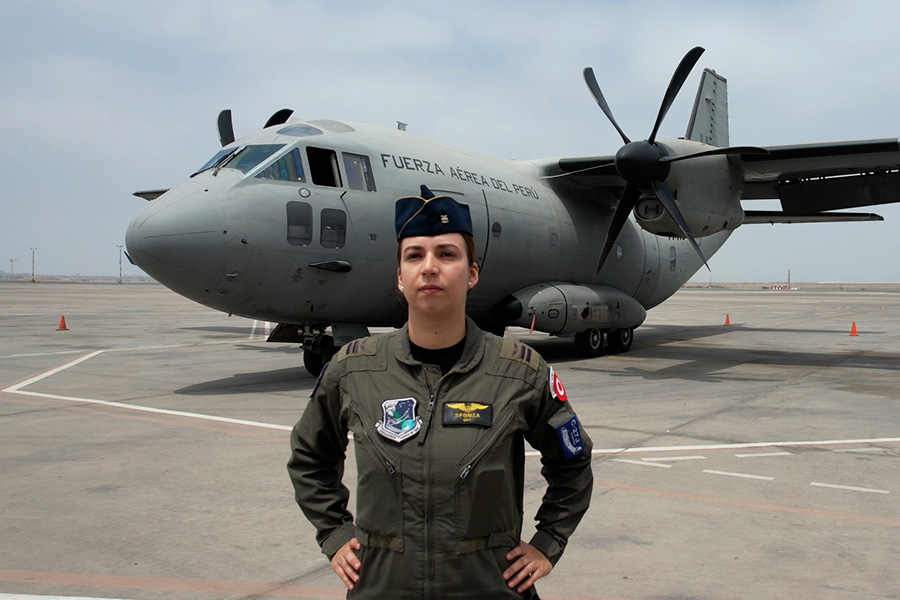 La primera peruana piloto FAP de un avión C-27J Spartan