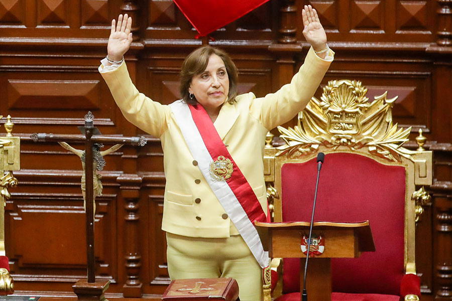 Congreso: Dina Boluarte jura como primera Presidenta del Perú