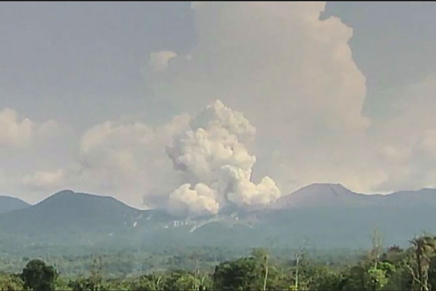 Volcán Rincón de la Vieja en Costa Rica tuvo potente erupción