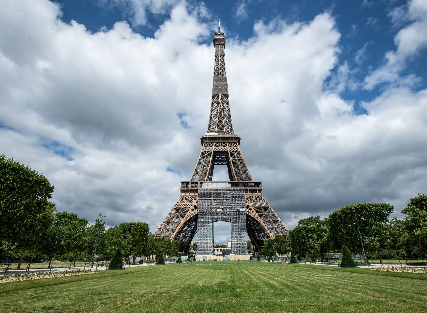 La torre Eiffel reabrió sus puertas a los turistas tras huelga