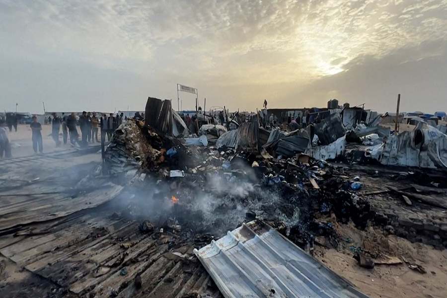 Bombardeo israelí contra un campo de desplazados de Rafah deja al menos 45 muertos