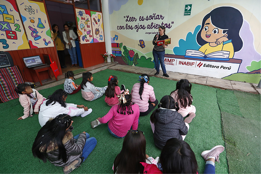 Inabif y Editora Perú inauguran biblioteca en centro de acogida residencial