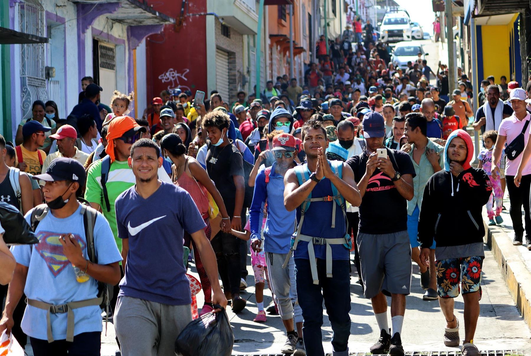 Biden ordena restricciones migratorias para "asegurar" la frontera entre EEUU y México