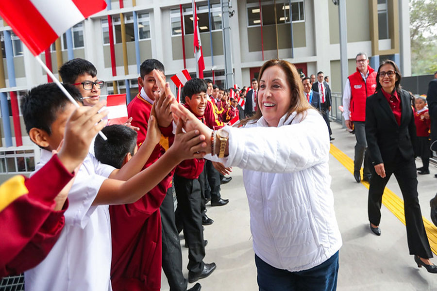 Presidenta: Gobierno trabaja sin cesar para culminar más Escuelas Bicentenario