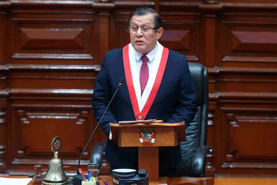 Salhuana ofrece gestión de puertas abiertas y acercar el Parlamento a población