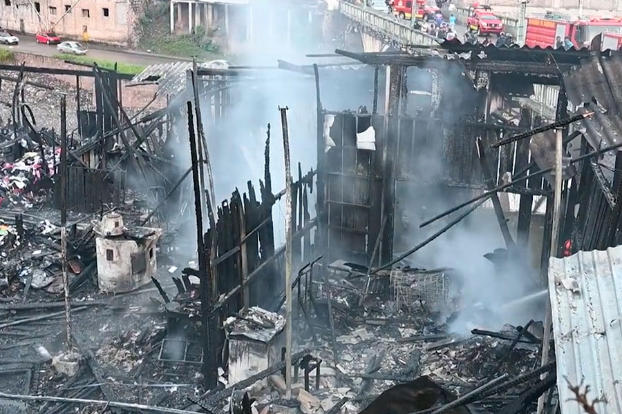 Honduras: incendio destruye un centenar de negocios en mercado de la capital