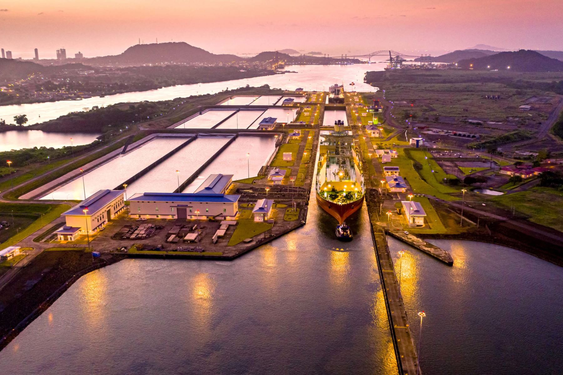 EEUU asegura que sus buques no pagarán por cruzar el canal de Panamá