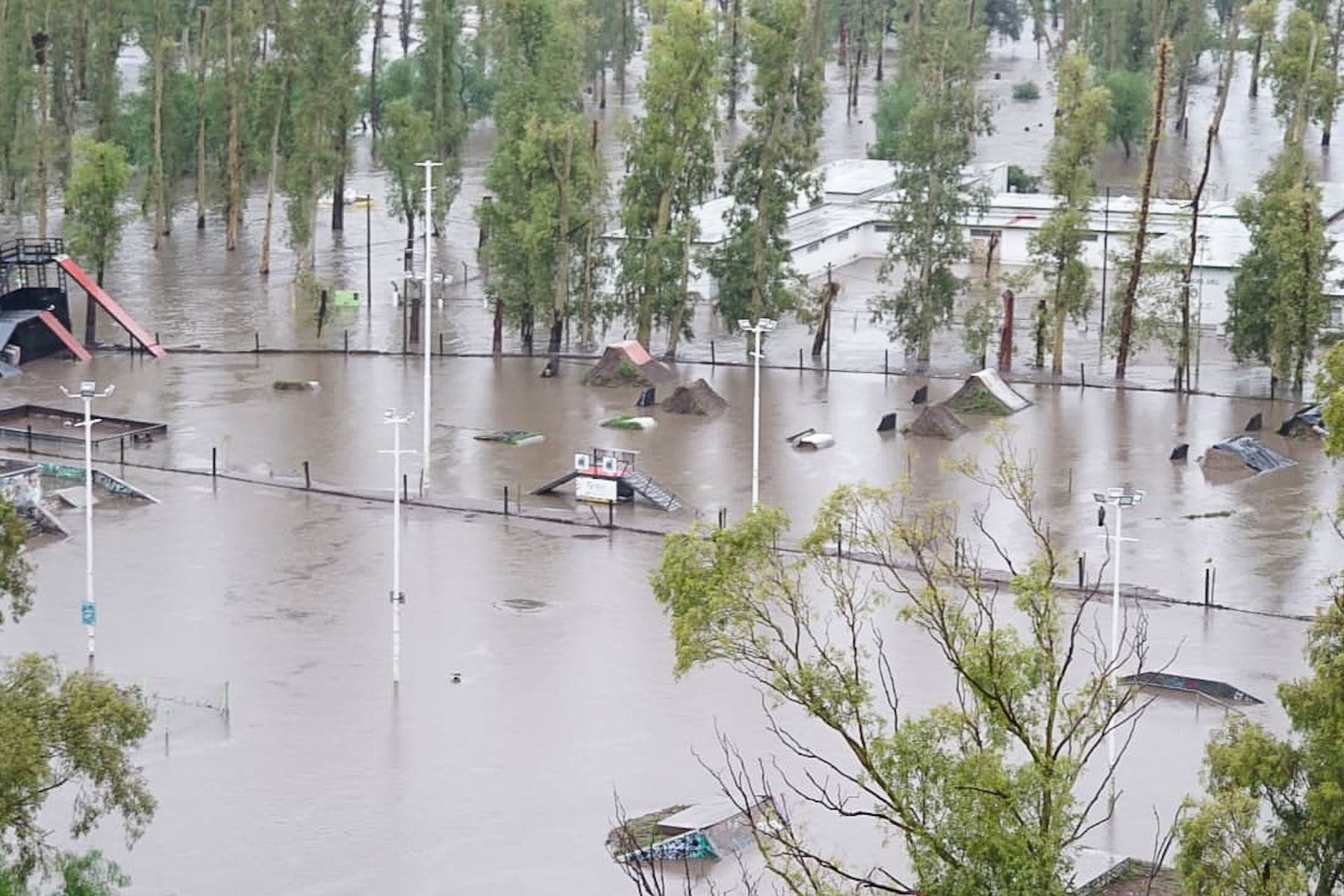 Inundación en Argentina deja 16 muertos y USD 400 millones en daños