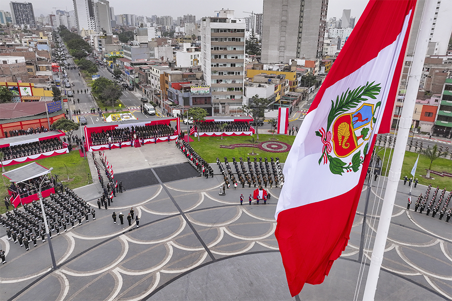 7 de Junio: imponentes y vibrantes imágenes por el Día de la Bandera