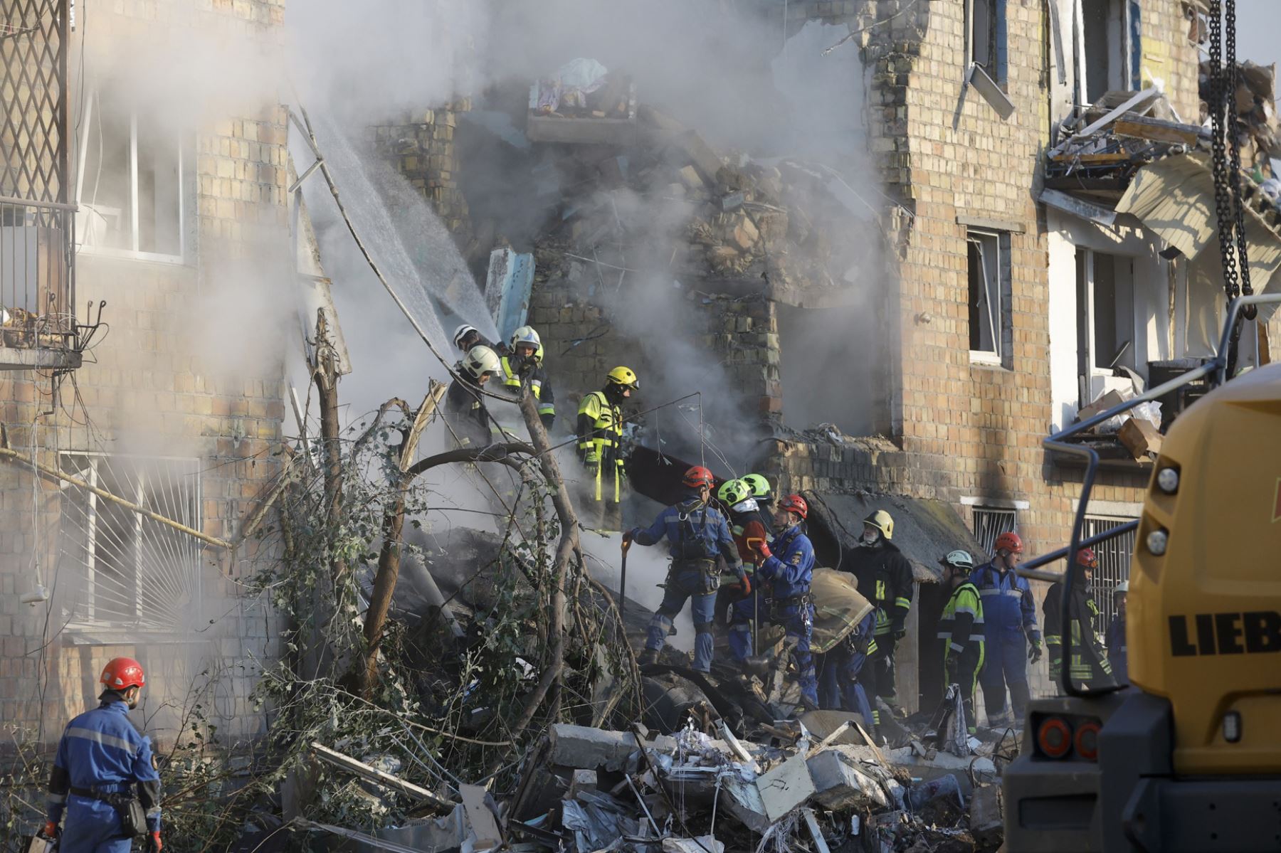 Al menos una quincena de muertos en masivo ataque ruso contra Kiev