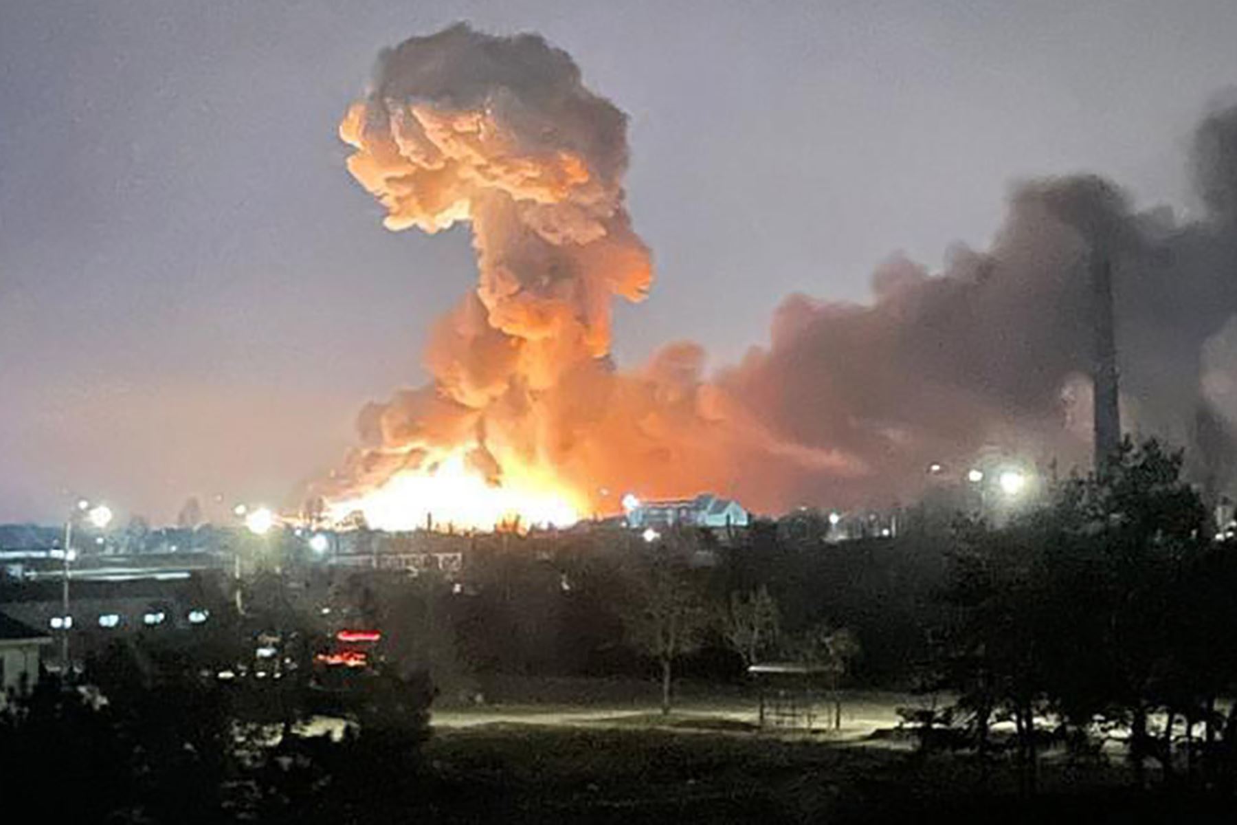 Ataque aéreo ruso en Ucrania deja a decenas de miles sin electricidad